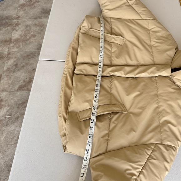Zara Women Cropped Oversized Hooded Puffer Jacket in Tan - Picture 14 of 16